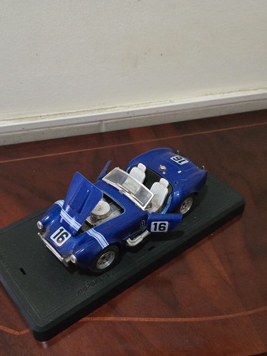 Jaguar E-Type (1961) 1/18 Burago - Racing Edition