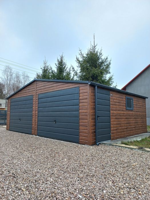 Garaż blaszany nowoczesny wygląd drewnopodobny