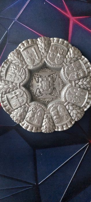 Cinzeiro a.tigo com brasões das colonias