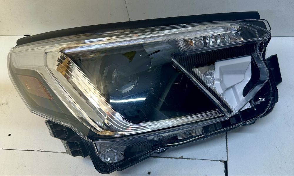 Фара правая Subaru Forester sk 2023 2024 рік full led 84001SJ360