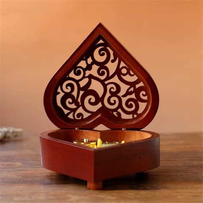 Подарунок для коханої. Музична скринька серце.