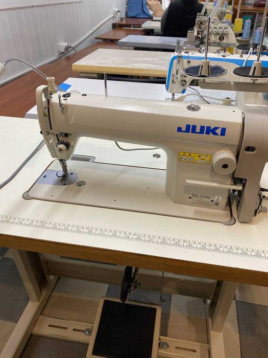 Juki DDL-8100Е Промислова прямострочна швейна машина з сервомотором
