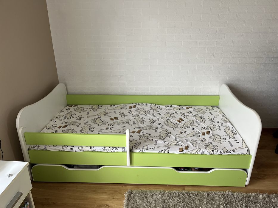Łóżko dziecięce z materacem