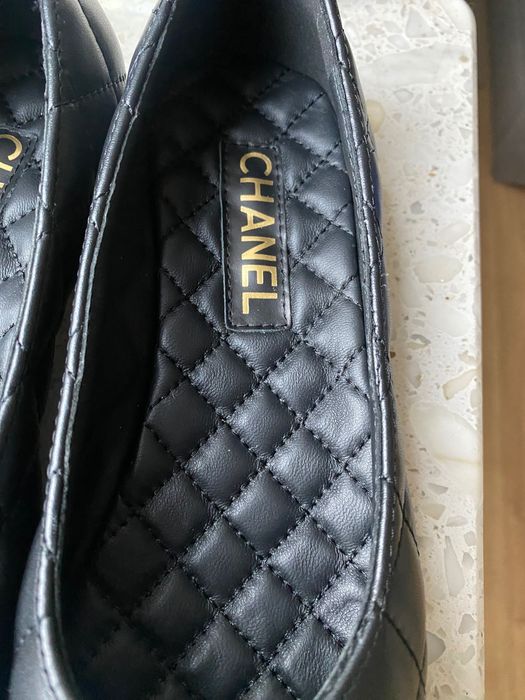 Balerinki pikowane Chanel 39, loafers z numerem seryjnym