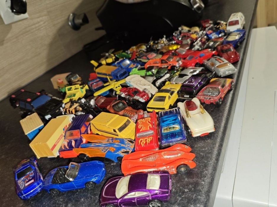 Coleção de Carros Miniatura Hot Wheels e Matchbox