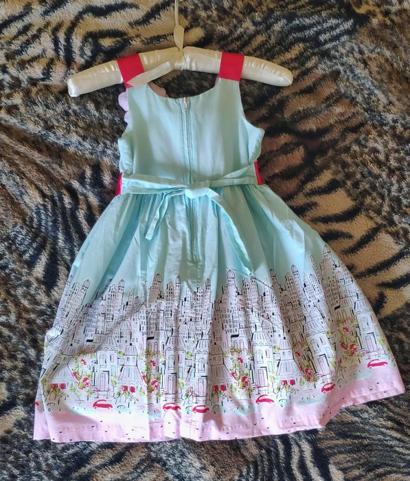 Сукня та сарафан на дівчинку (128-134)