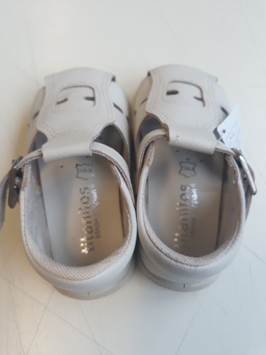 Sandália unisexo em pele