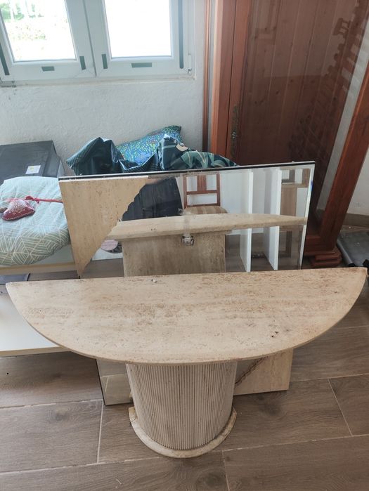 Mesa em mármore com espelho