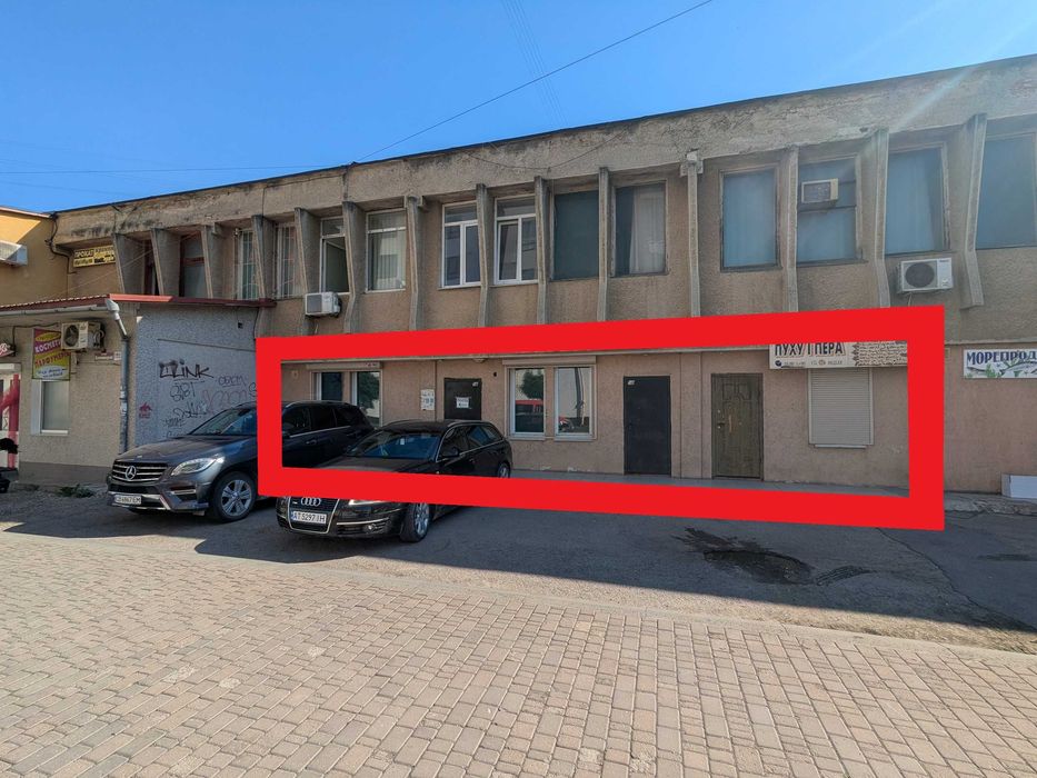 Фасадне приміщення навпроти ТЦ "Велес"