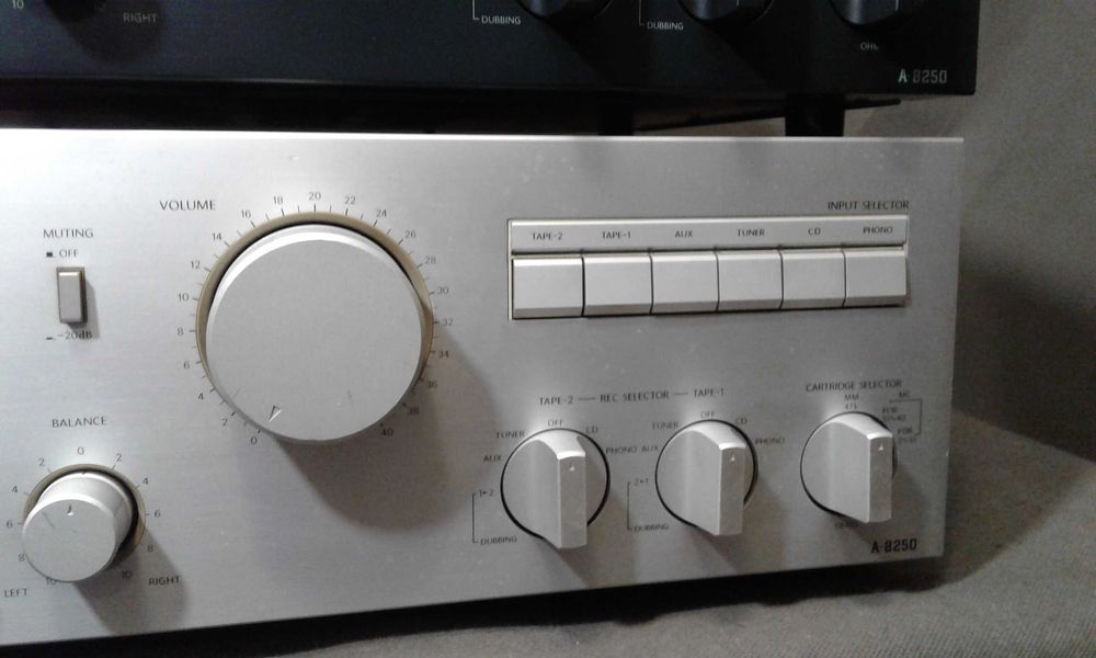 ONKYO A-8250 wzmacniacz stereo