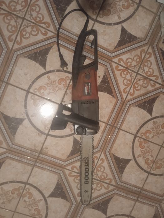 Продаю электропилу
