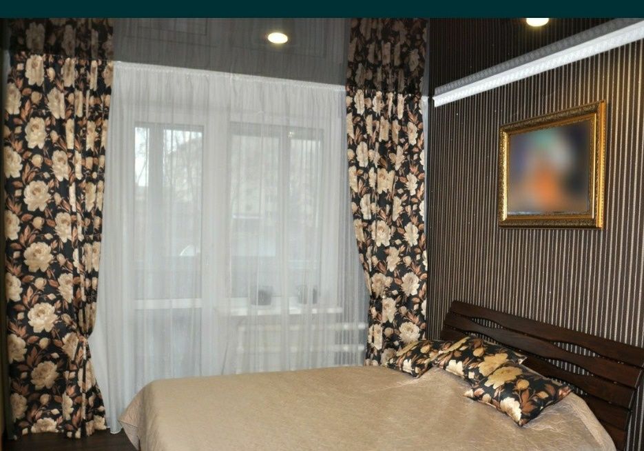 Комплект штори + 3 подушки