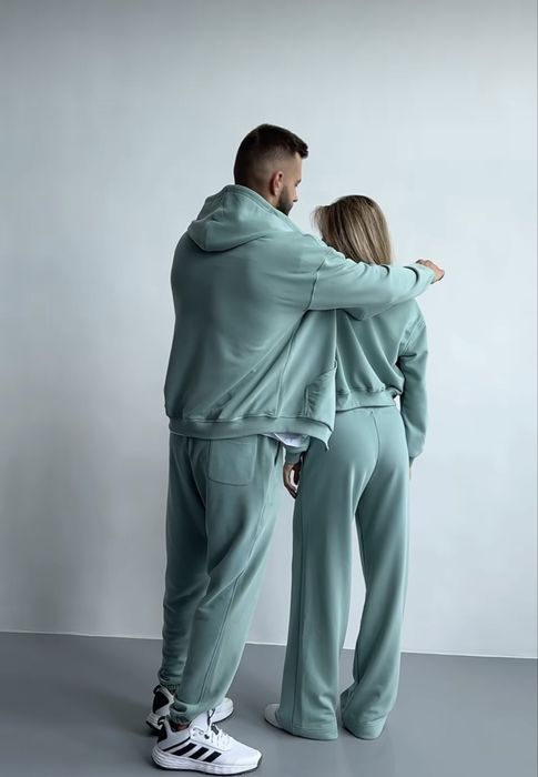 Чоловічий спортивний костюм