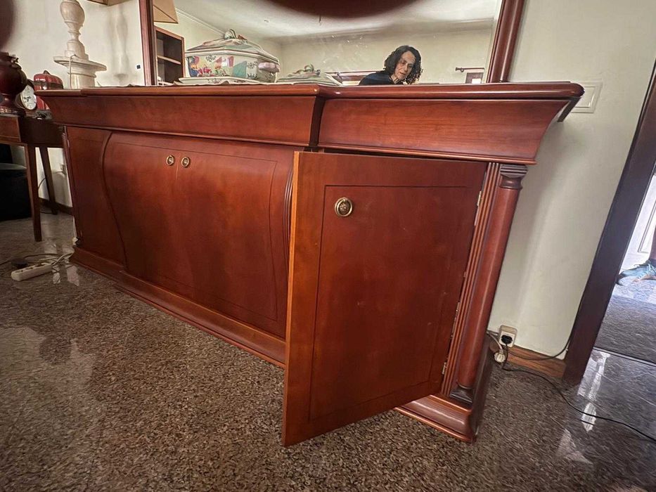 Aparador com espelho em cerejeira