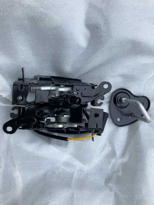 Замки капота L/R G30G31F90G32G11G12G14G15G16G02F9F98G06G07F30G20 BMW