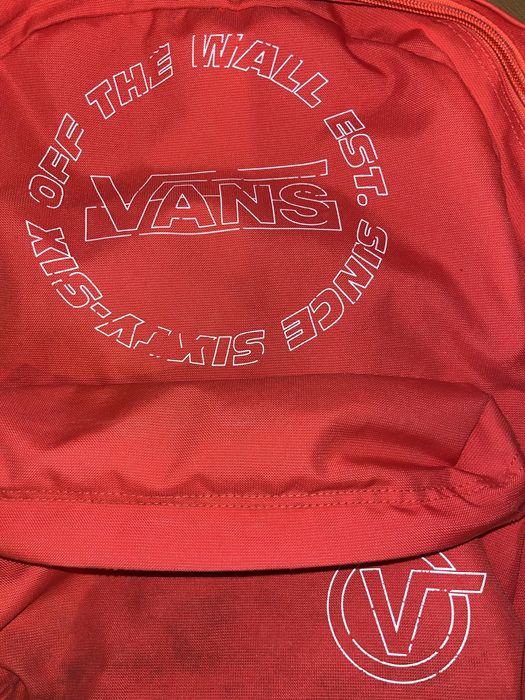 czerwony plecak vans