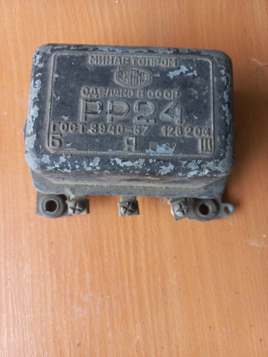 Продам передний, задний бампер, ободки фар, реле зарядки ГАЗ-21