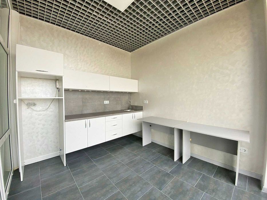 Комерційне ,фасадне приміщення з ремонтом! Великий проїзний трафік