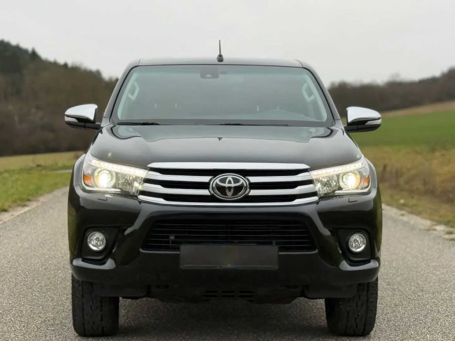 Toyota Hilux 2.4 D-4D Double Cab SR5 4x4      2017
