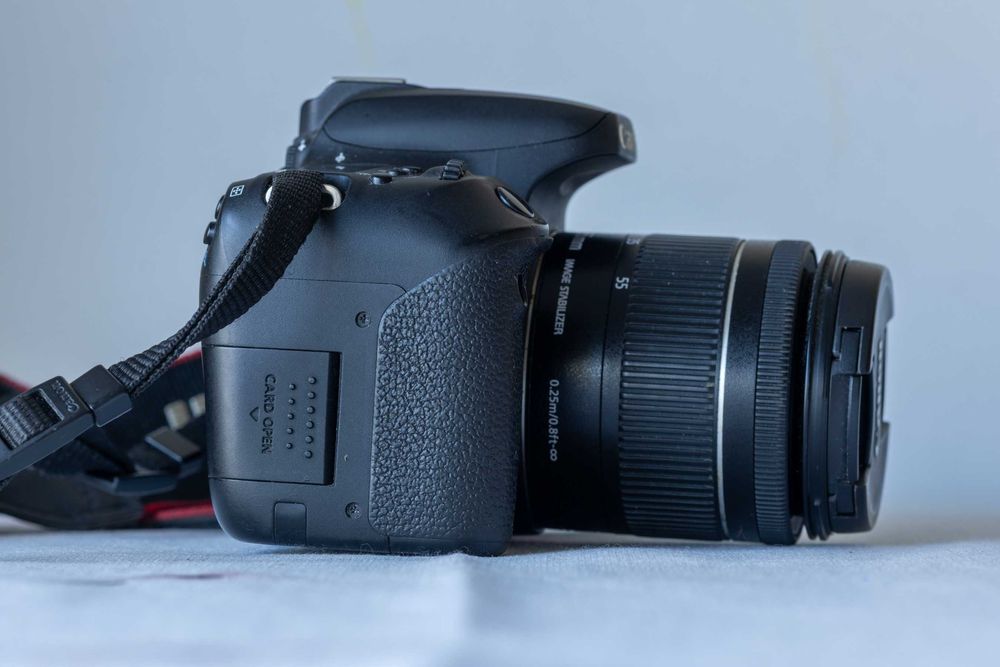 Canon 77D + 18-55mm