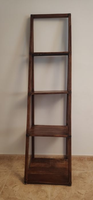 Estante em madeira maciça