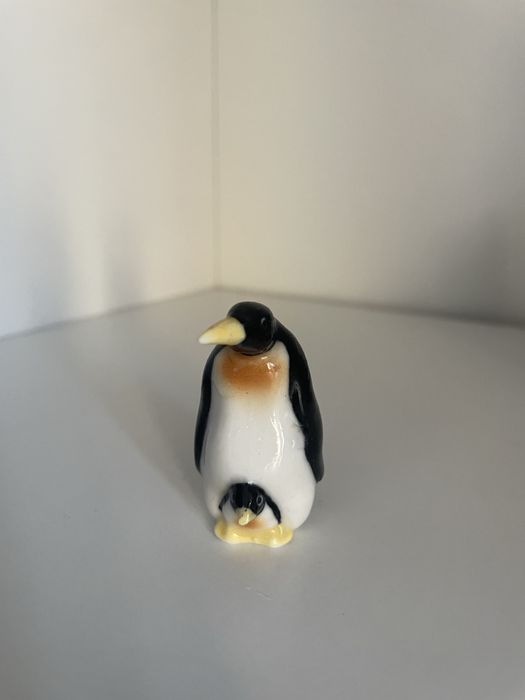 Figurka pingiwna z malym