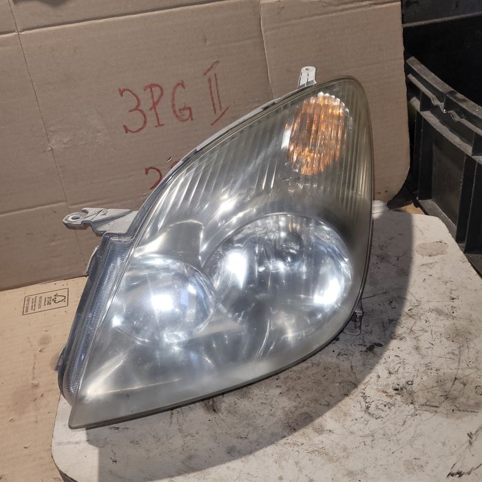 Lampa przód lewa Toyota Corolla Verso I E12 2003r oryginał