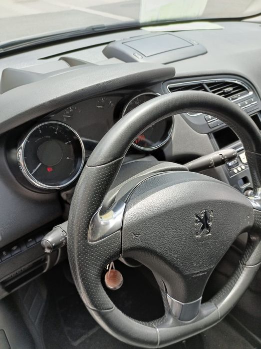 Peugeot 5008 ano 2013