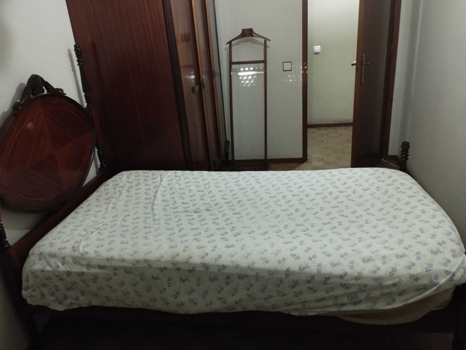 Cama de solteiro com colchão