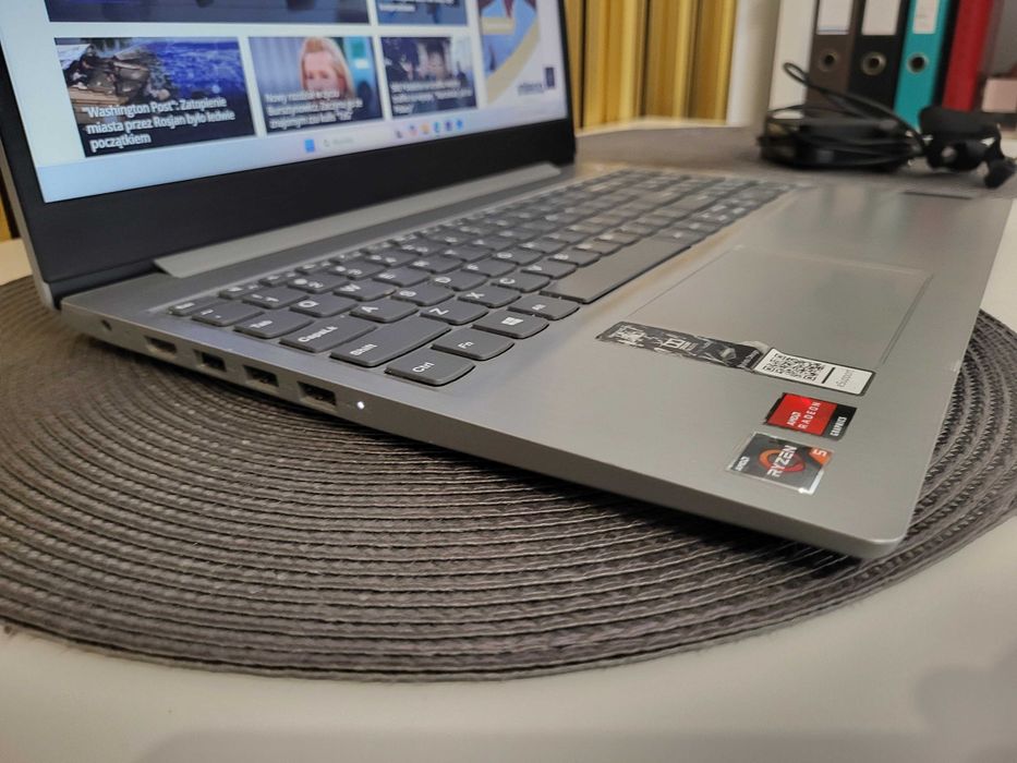 Laptop LENOVO IdeaPad 3 15ADA05 15.6" AMD Ryzen 5 8GB RAM 512GB SSD
