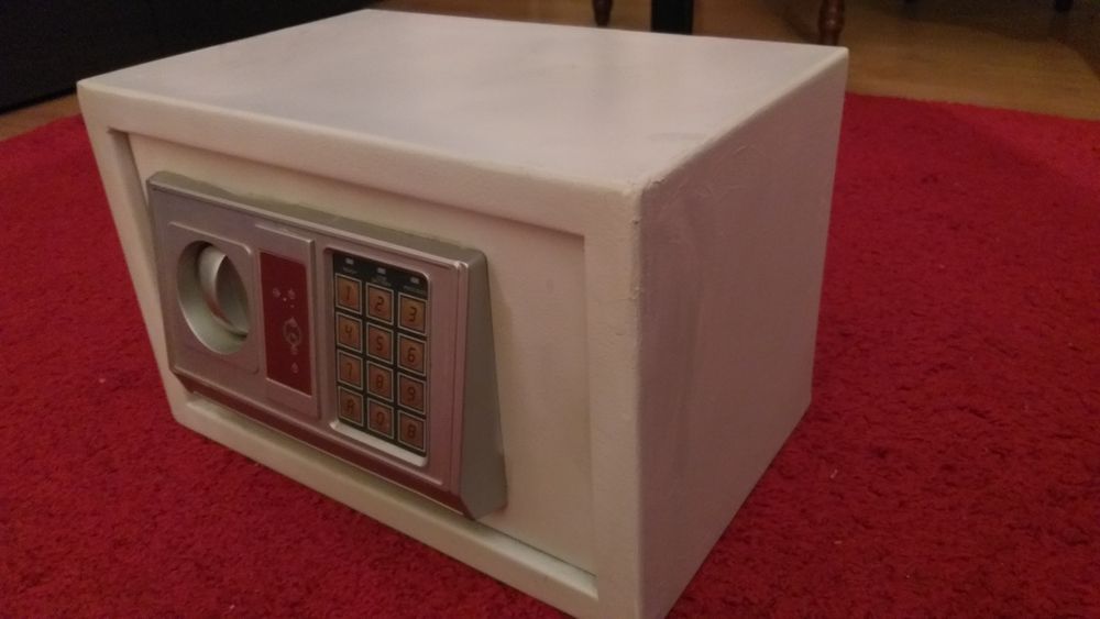 Cofre metálico com código