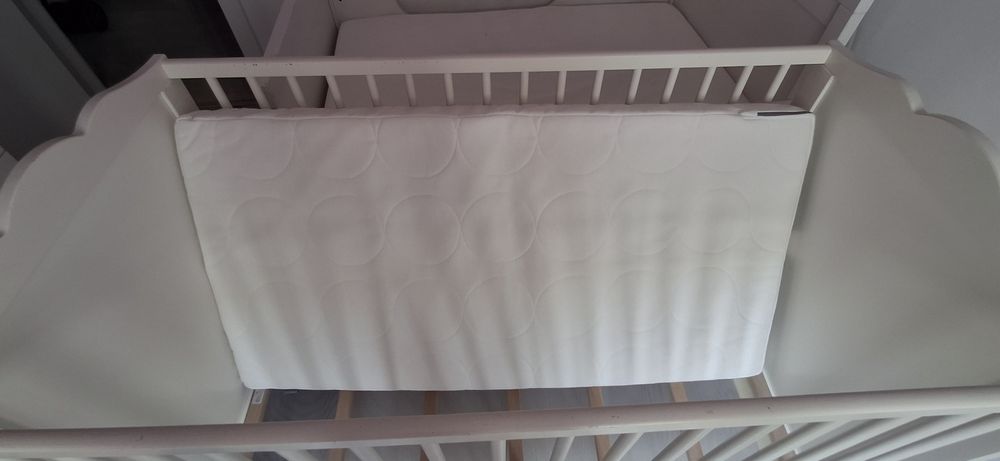 Berço para bebé de grades