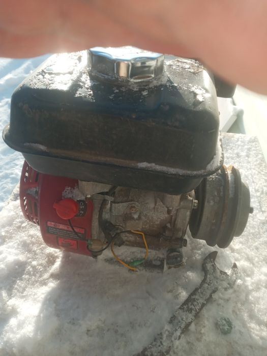 Бензиновий мотор мотоблок.