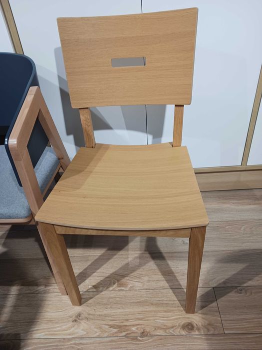 krzesło Simple - salon firmowy Vox -Domar. ul. Braniborska