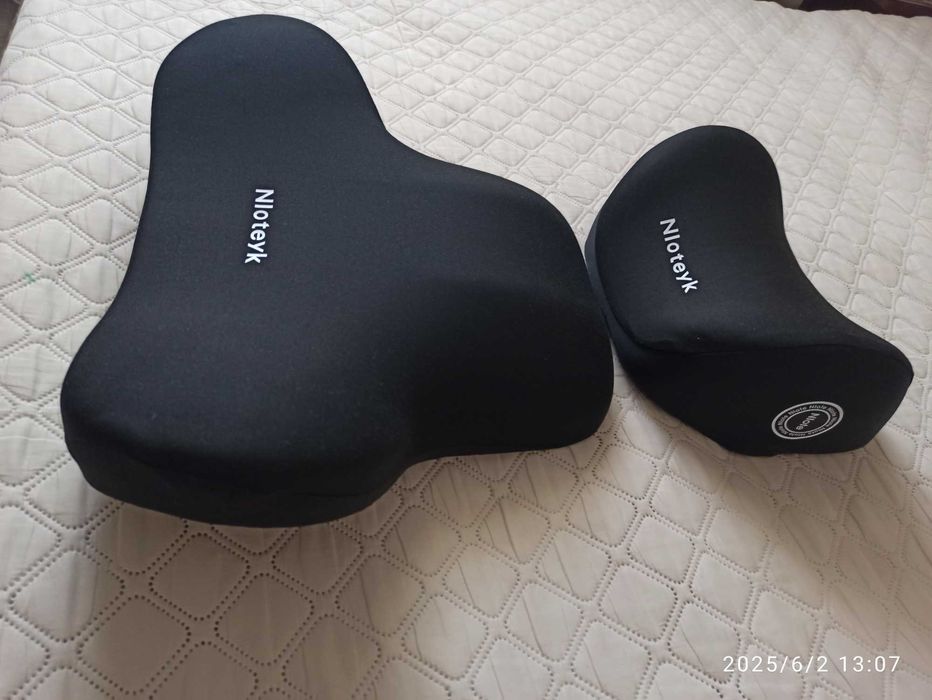 Комплект ортопедических подушек в авто.