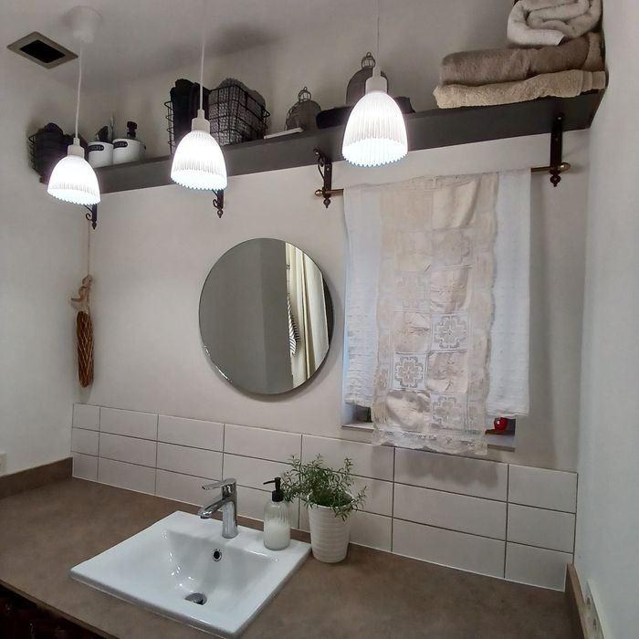 Будинок біля Лісу та Озера. Відновлений, зручний, сучасний.