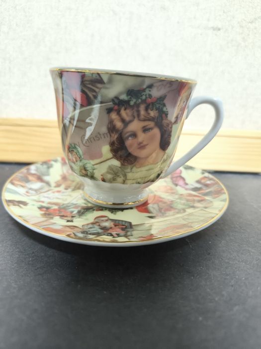 Chávena de chá em porcelana com motivos natalícios
Conjunto de chávena