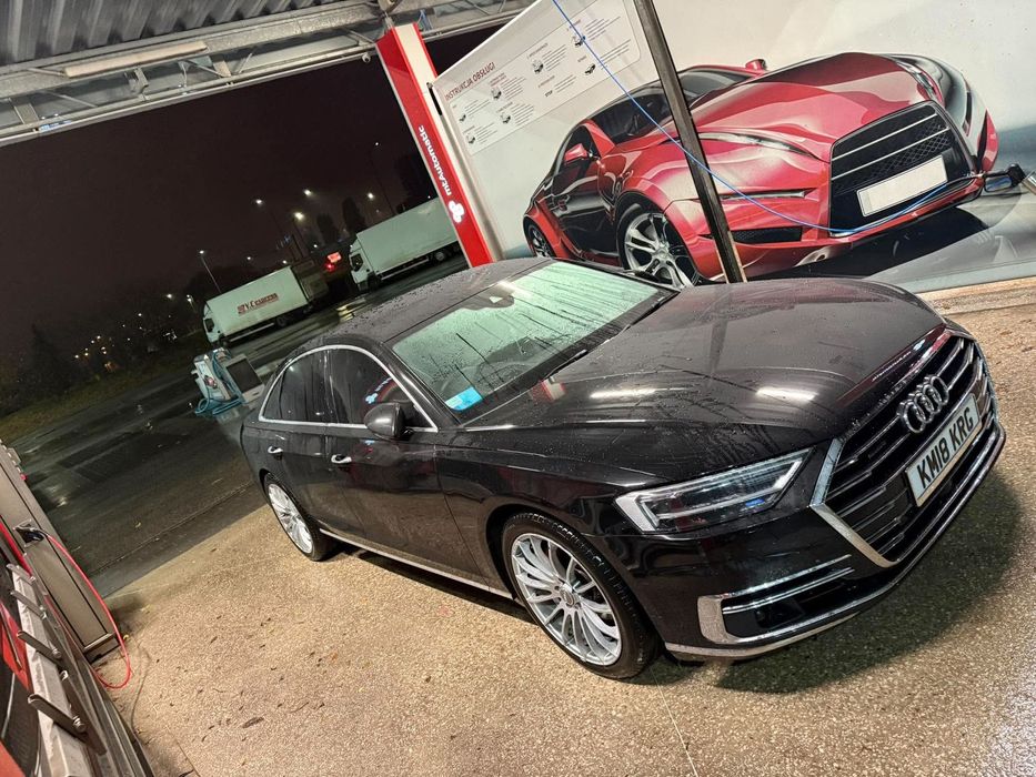 Audi A8 (Anglik)Audi