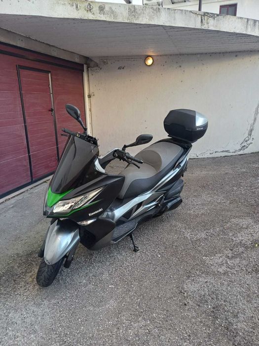 Kawasaki J300 de 2017