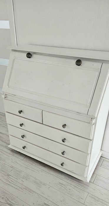Drewniany prowansalski sekretarzyk Ikea