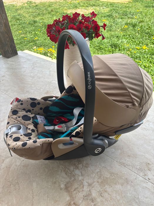 Автокрісло Cybex Cloud T i-Size  "One Love"  by Karolina Kurkova