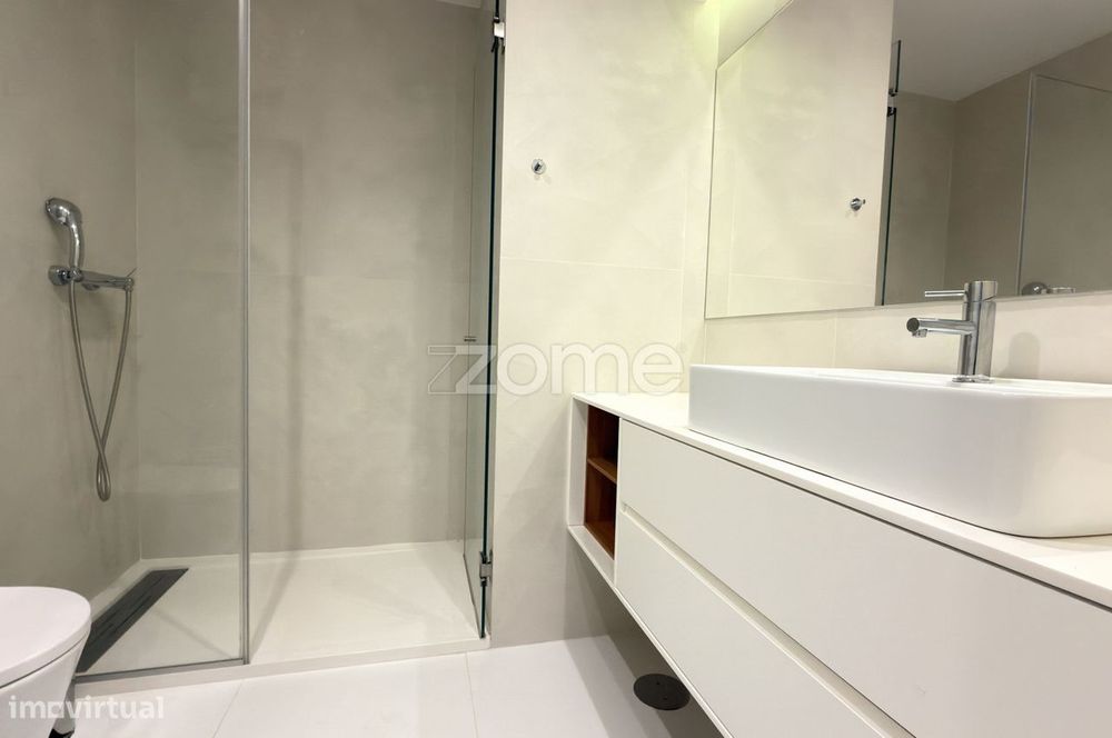 Apartamento T3 com lugar de garagem e varanda em S. Vitor.