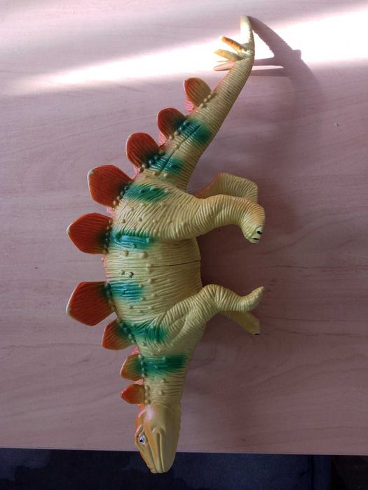 Динозавр - іграшка.