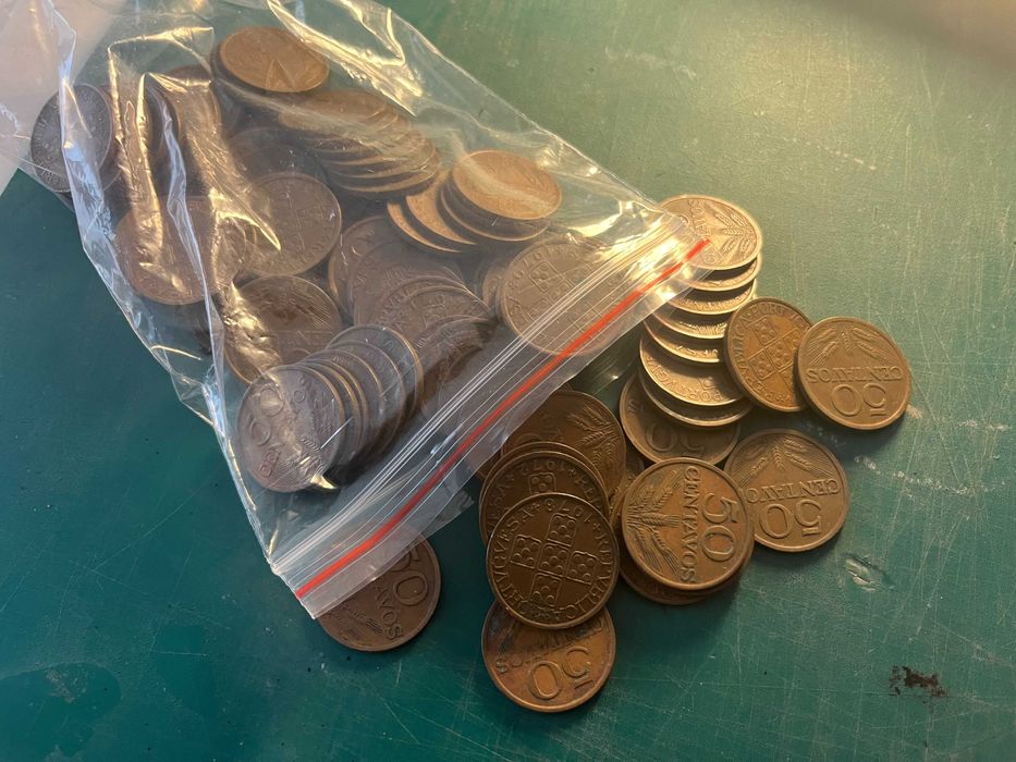 Moedas de bronze 50 centavos de 1969 a 1979 diversos lote de 98 unid