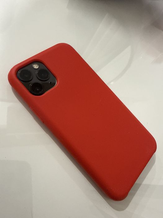 Iphone 11 pro com algumas marcas de uso