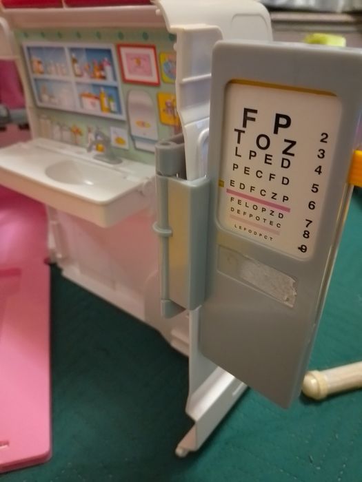 Ambulância e Clínica Transformável da Barbie
