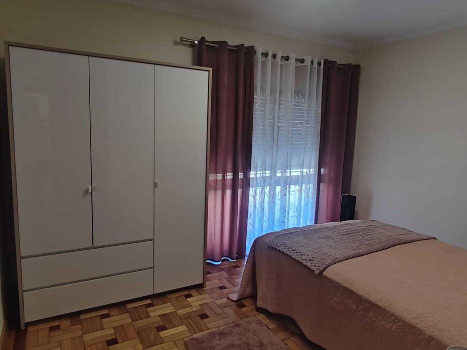 Arrenda-se T2+1 Rua das Escolas, 315 2.º Corujeira, Porto