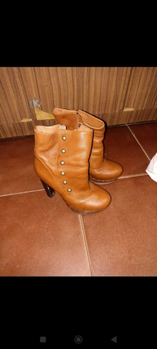 Bota UGG semi novas