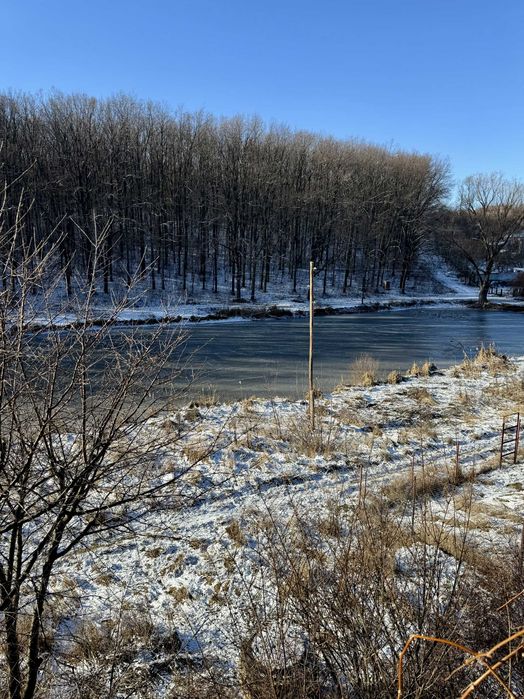 Будинок на березі ставка у Високому
