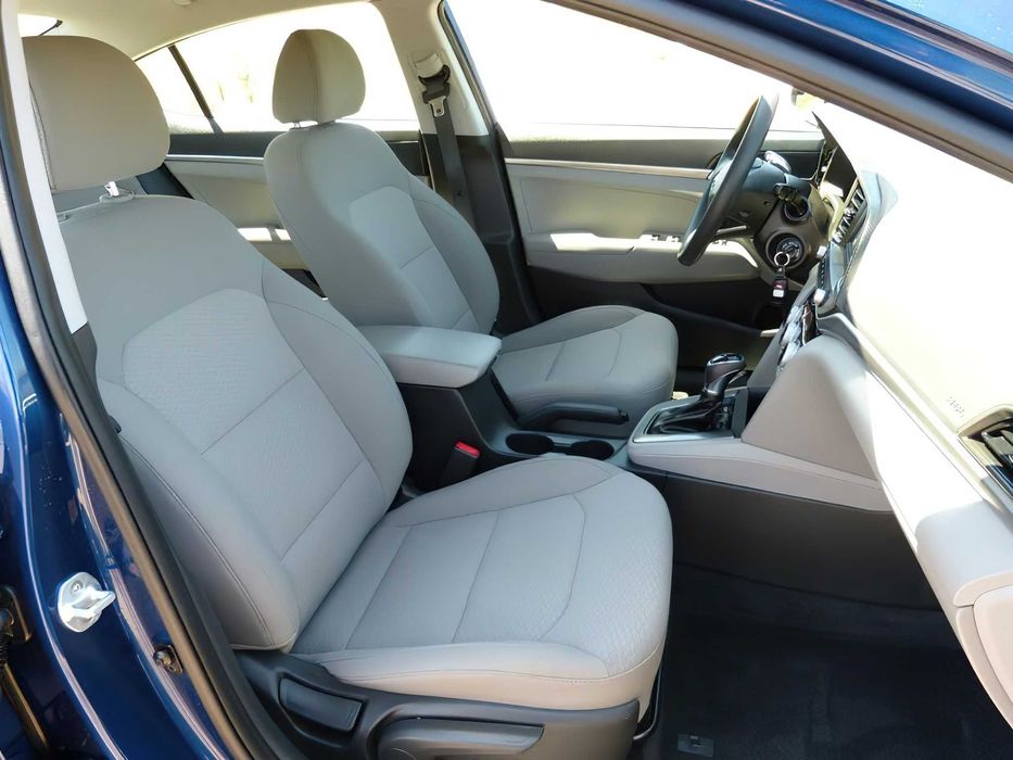 Hyundai Elantra SE      2019